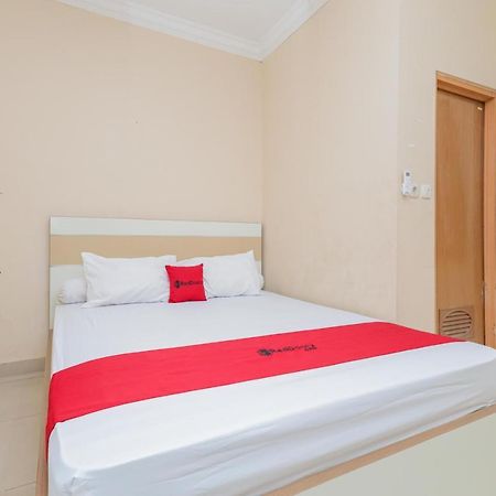 Hotel Reddoorz Syariah Near Stasiun Karet Giacarta Esterno foto