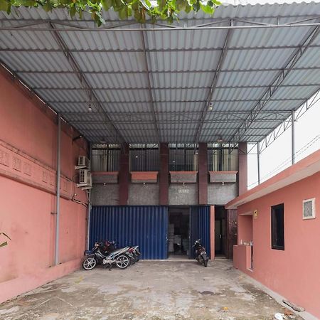 Hotel Reddoorz Syariah Near Stasiun Karet Giacarta Esterno foto