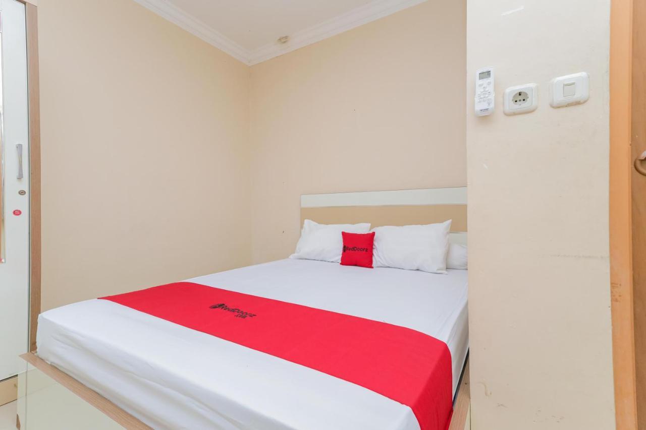 Hotel Reddoorz Syariah Near Stasiun Karet Giacarta Esterno foto