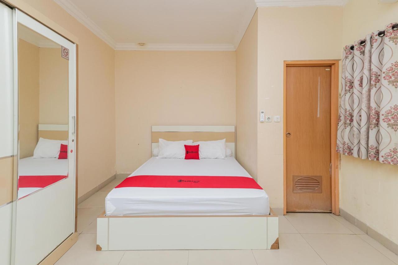 Hotel Reddoorz Syariah Near Stasiun Karet Giacarta Esterno foto