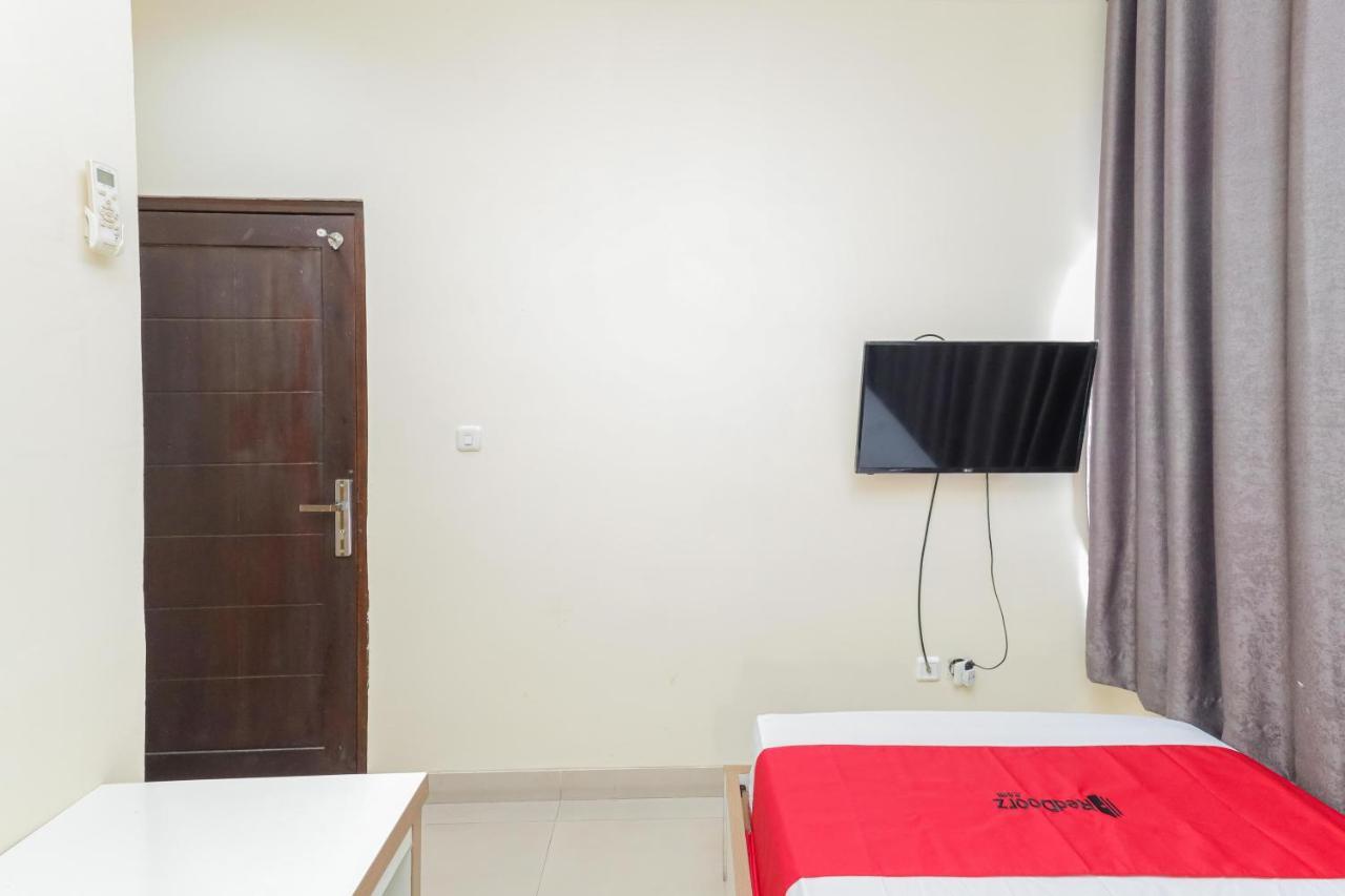 Hotel Reddoorz Syariah Near Stasiun Karet Giacarta Esterno foto