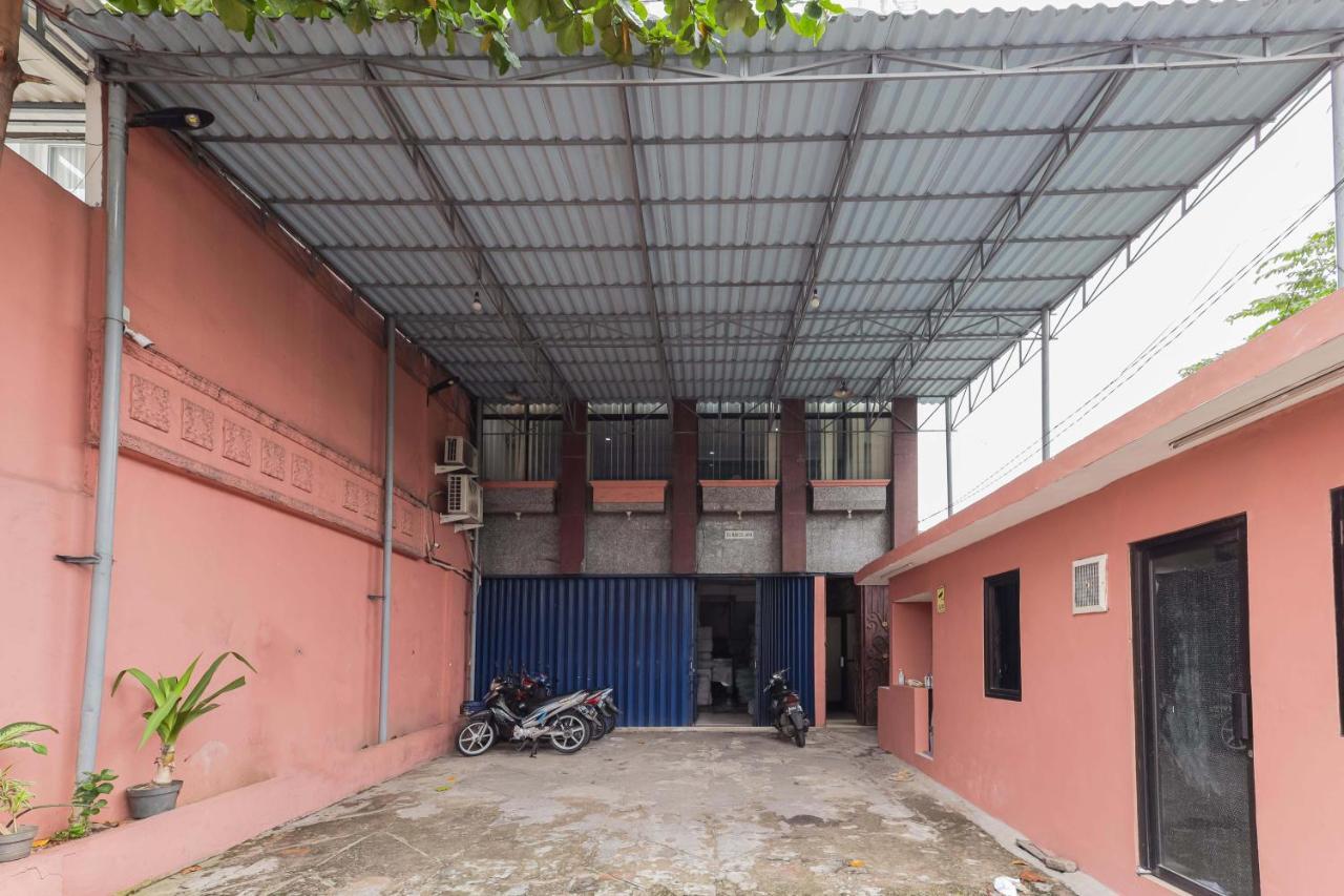 Hotel Reddoorz Syariah Near Stasiun Karet Giacarta Esterno foto