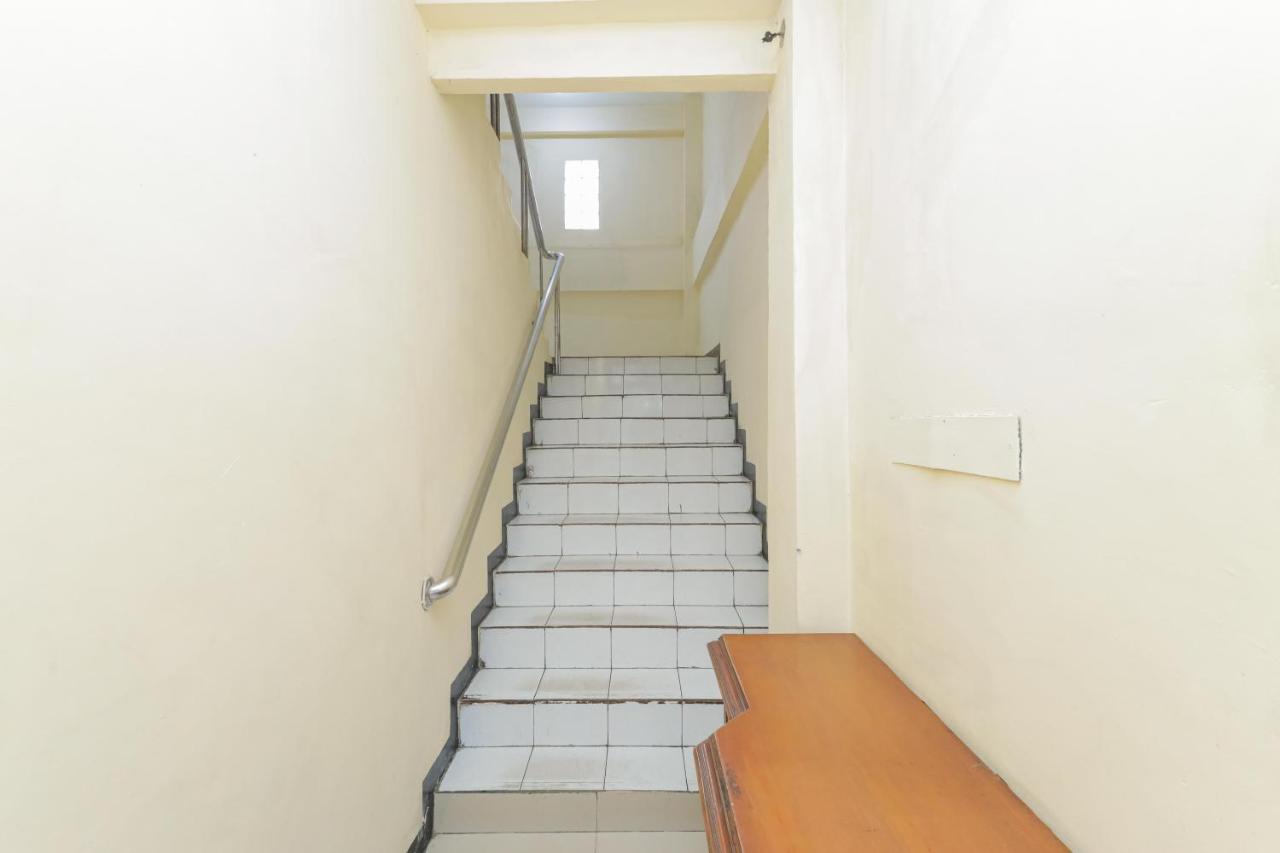 Hotel Reddoorz Syariah Near Stasiun Karet Giacarta Esterno foto