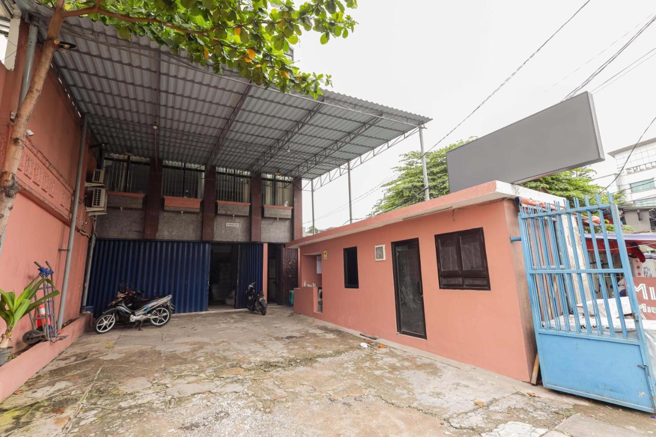 Hotel Reddoorz Syariah Near Stasiun Karet Giacarta Esterno foto