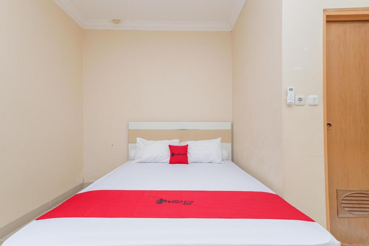 Hotel Reddoorz Syariah Near Stasiun Karet Giacarta Esterno foto