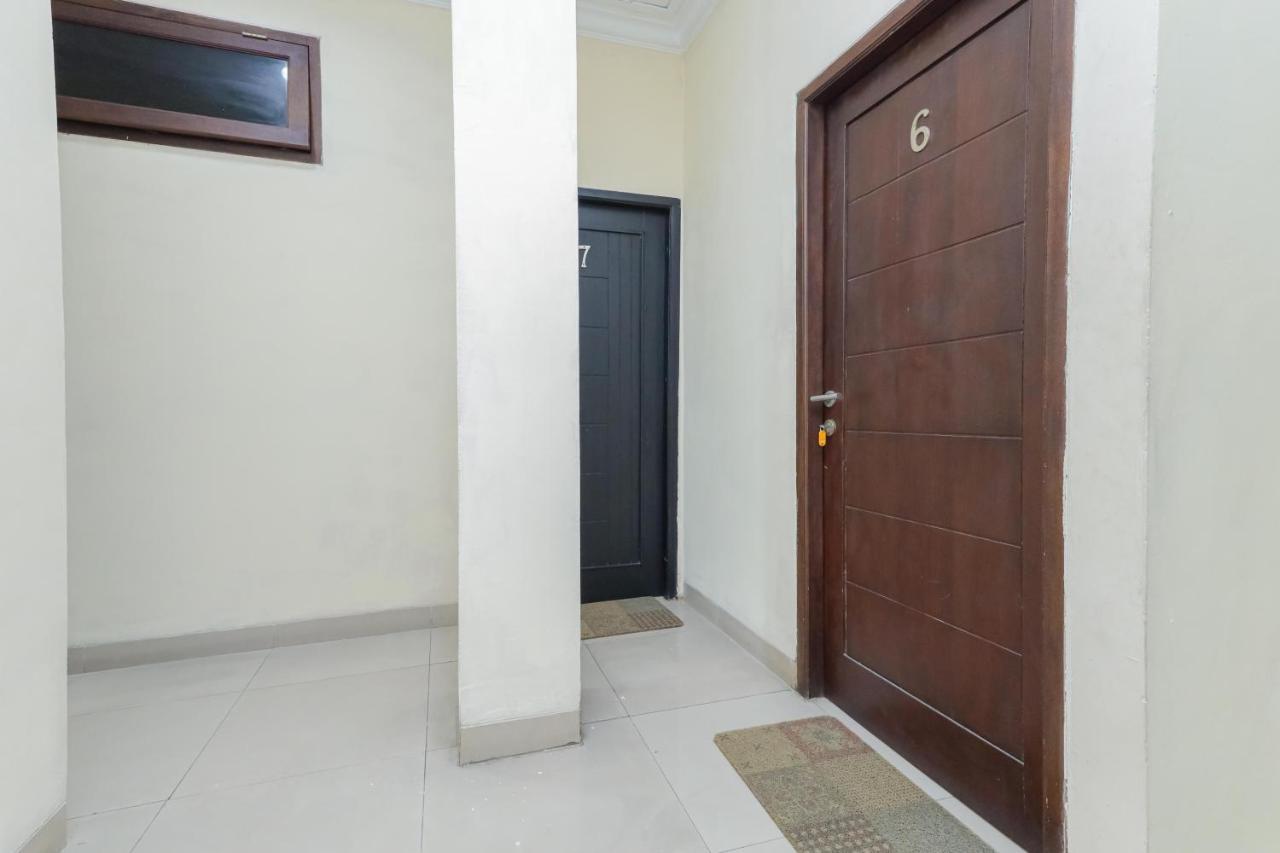 Hotel Reddoorz Syariah Near Stasiun Karet Giacarta Esterno foto