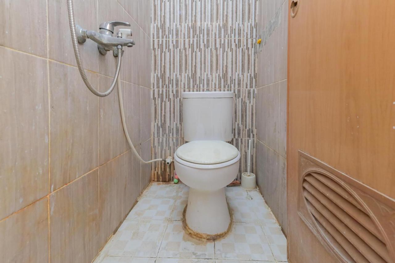 Hotel Reddoorz Syariah Near Stasiun Karet Giacarta Esterno foto