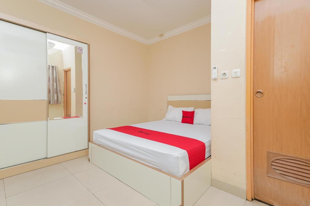 Hotel Reddoorz Syariah Near Stasiun Karet Giacarta Esterno foto