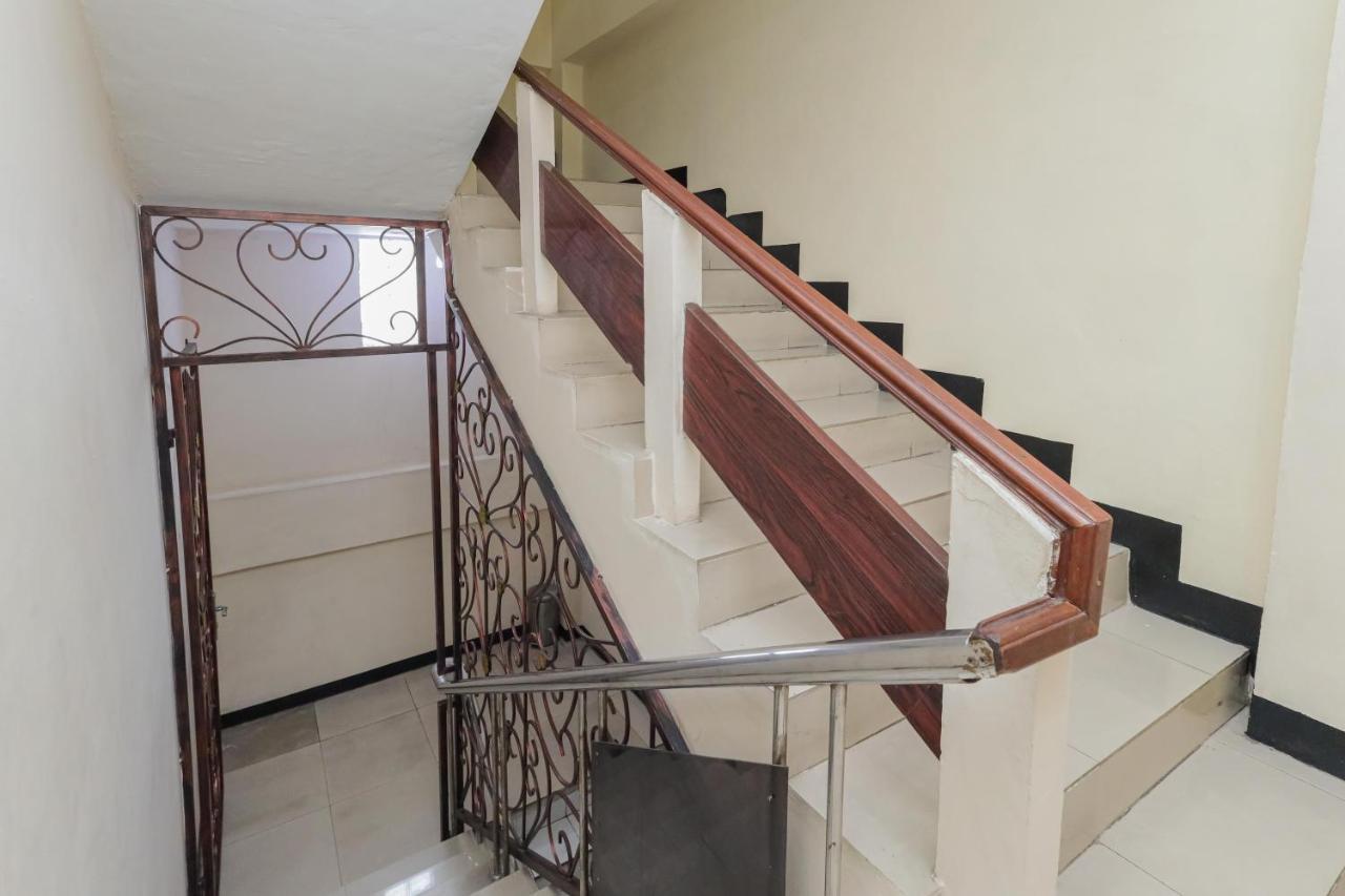 Hotel Reddoorz Syariah Near Stasiun Karet Giacarta Esterno foto