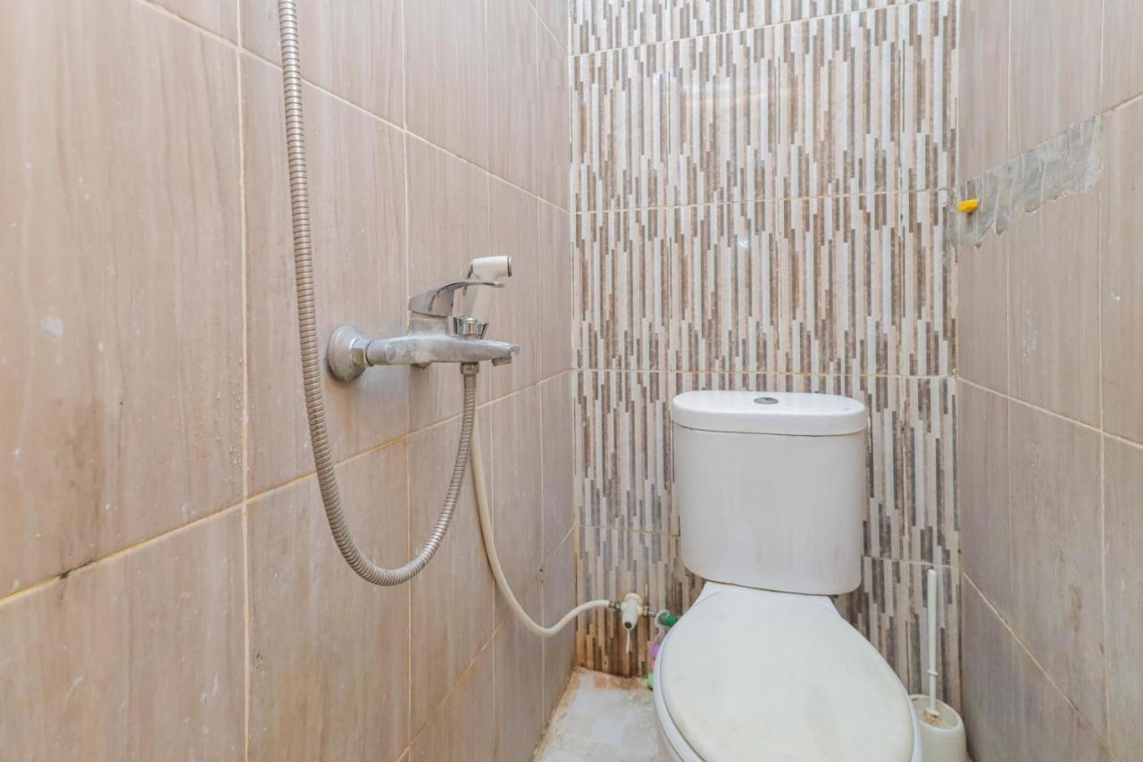 Hotel Reddoorz Syariah Near Stasiun Karet Giacarta Esterno foto