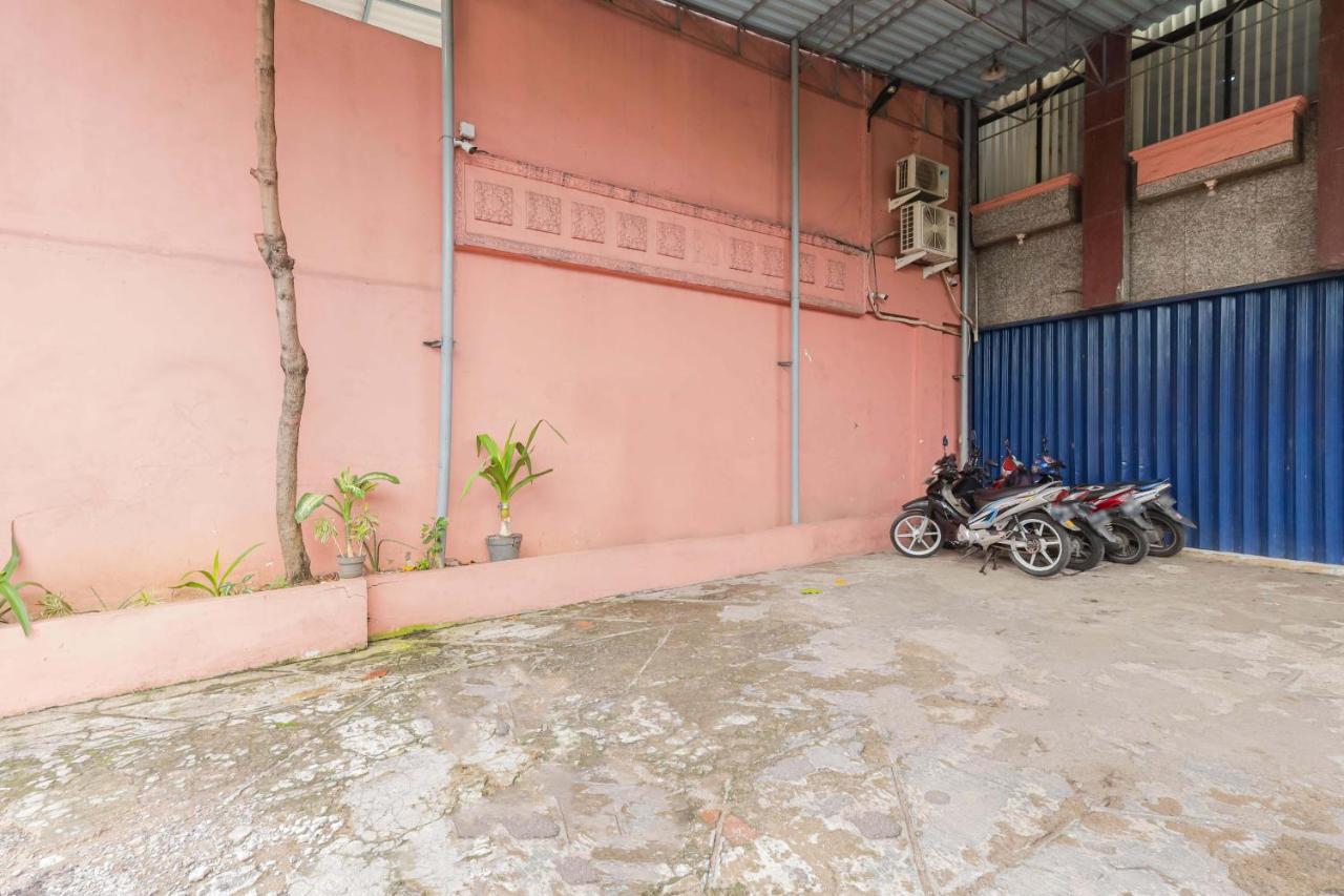 Hotel Reddoorz Syariah Near Stasiun Karet Giacarta Esterno foto