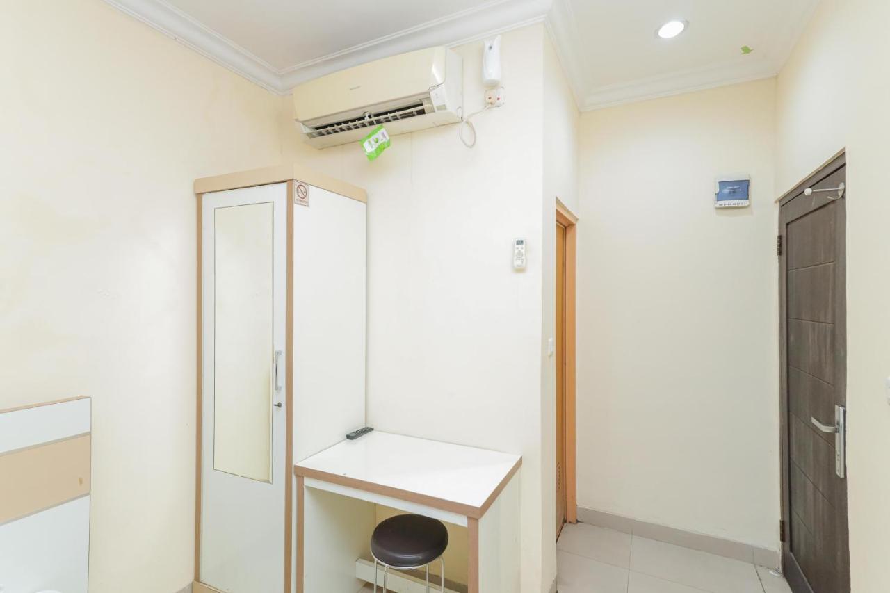 Hotel Reddoorz Syariah Near Stasiun Karet Giacarta Esterno foto