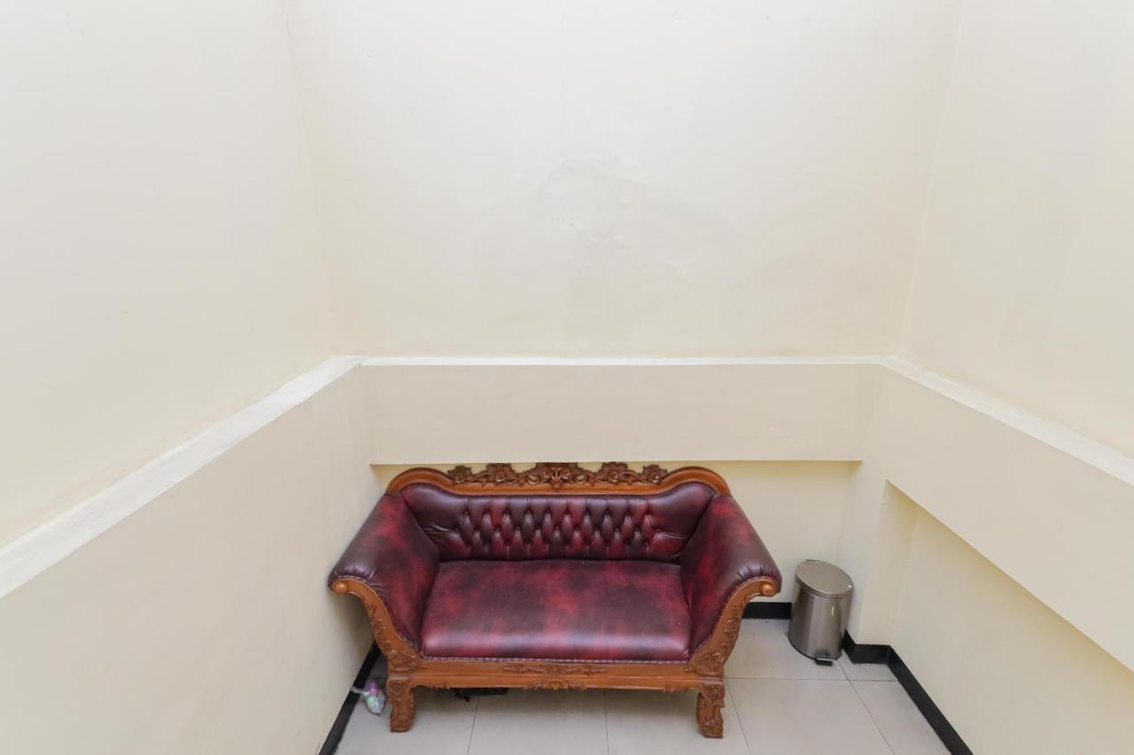 Hotel Reddoorz Syariah Near Stasiun Karet Giacarta Esterno foto