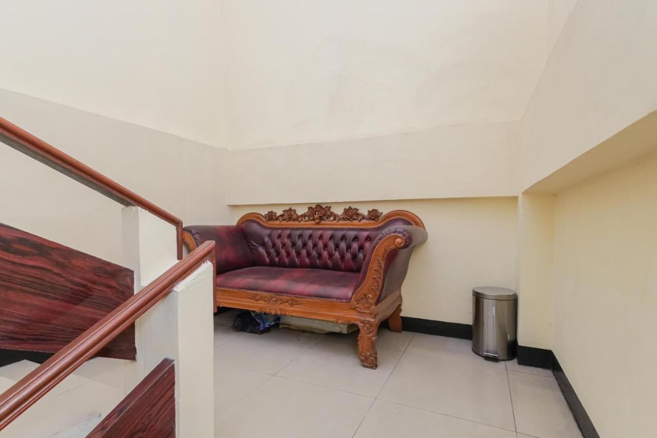 Hotel Reddoorz Syariah Near Stasiun Karet Giacarta Esterno foto